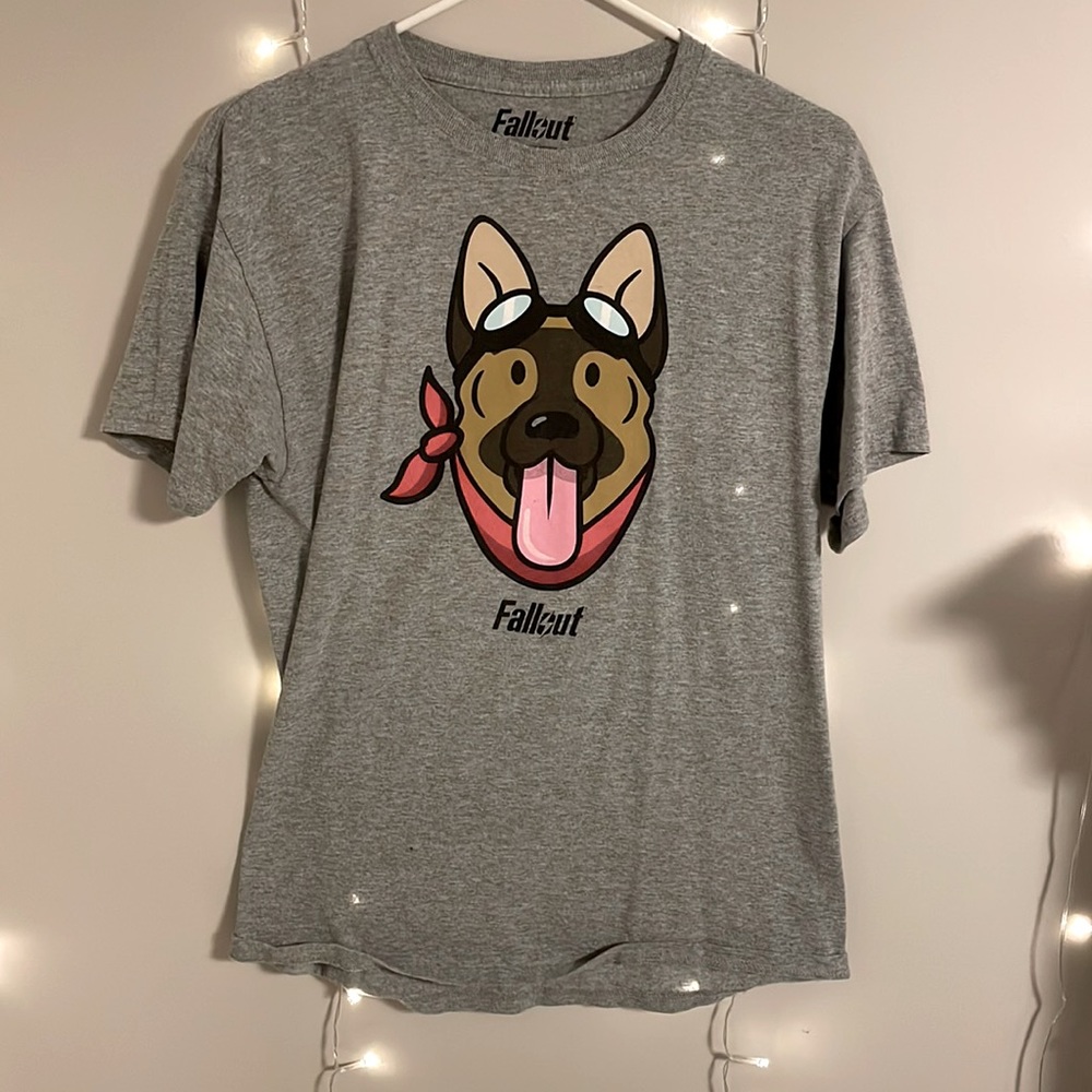 Fallout t-shirt size medium. Soft cotton shirt from Gamestop.